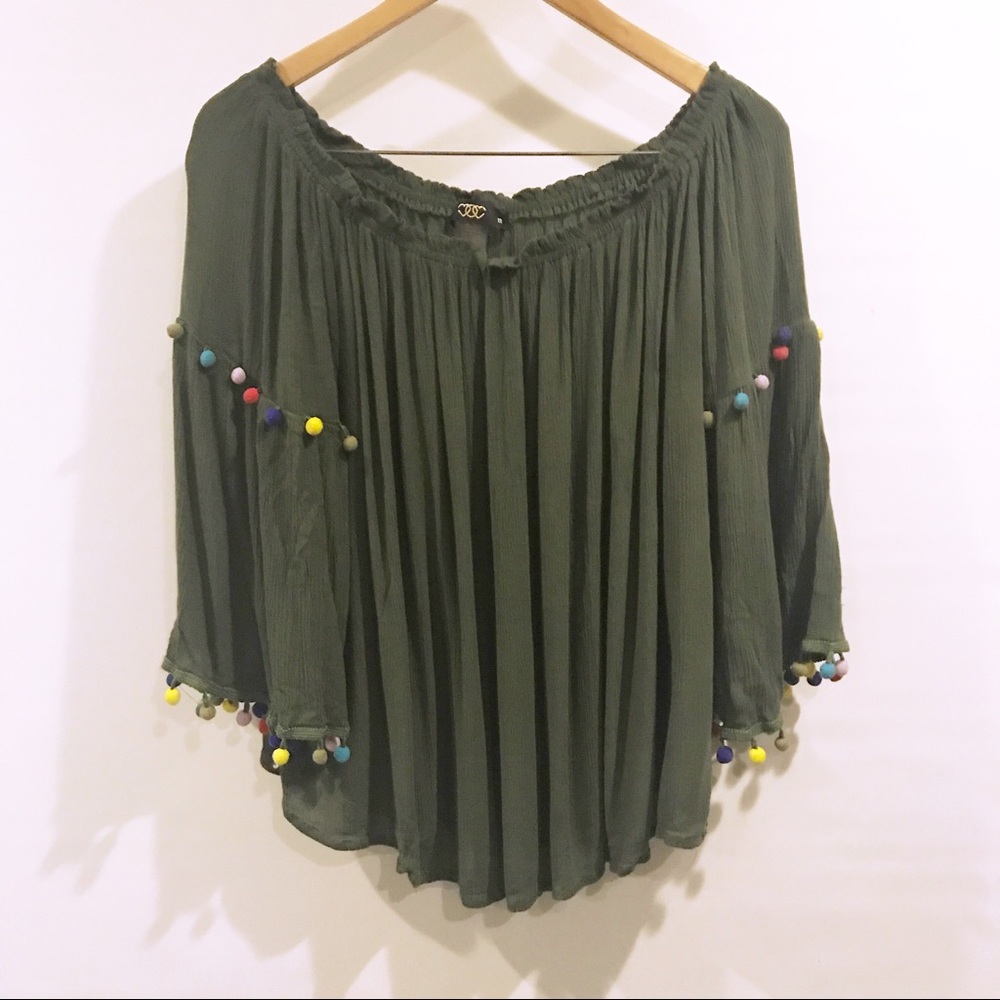 🚌 Off The Shoulder Green Pom Pom Blouse 1X - Picture 2 of 6